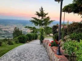 Romantic house with outside hydro