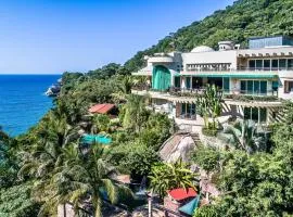 Fully Staffed, Beach frontage Luxury Villa