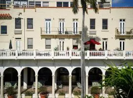 Palm Beach Historic Hotel with Juliette Balconies! 2 blocks from beach!