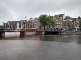 Rembrandt Square Boat，位于阿姆斯特丹的船屋