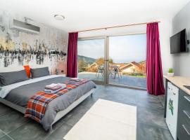 Chardonnay Guest Studio Rooms with Great view for nature lovers，位于凯里尼亚的酒店