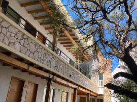 Hotel la Cuesta Toscana，位于贝纳尔的酒店