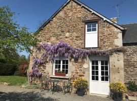 Charming Gite in Brittany，位于Plénée-Jugon的酒店