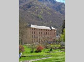 T2 résidence Grand Hotel appt 102 - village thermal montagne，位于奥吕莱班Guzet-Neige Téléski Baby Picou附近的酒店