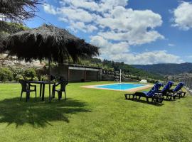 Casa A Chairiña y A Revolta，位于阿尔诺亚的酒店