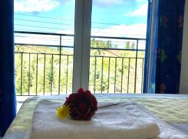 Room in Apartment - Banos Apartments And Swimming Pool Near the Beach，位于罗达的酒店