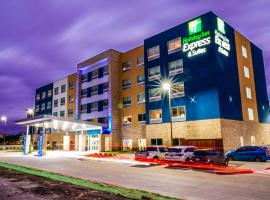 Holiday Inn Express & Suites - Dallas Market Center, an IHG Hotel，位于达拉斯达拉斯拉夫菲尔德机场 - DAL附近的酒店