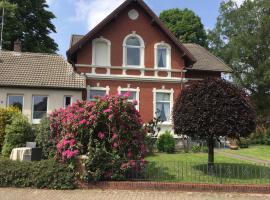 Ferienhaus Us lütt Hus und das Zimmer Linde im Haupthaus，位于奥尔登堡Institute for Chemistry and Biology of the Marine Environment附近的酒店