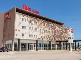 ibis Caucaia Porto do Pecem，位于考卡亚Barragem da Lagamar附近的酒店