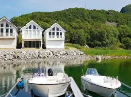 10 person holiday home in Brattvåg