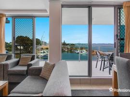 1 bedroom apartment with river views，位于巴利纳的酒店