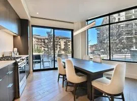Luxurious & Modern Ski-in, Ski-out 2 BR in Canyons Village condo