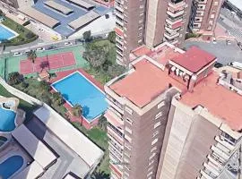 Apartamento Alteanos, centrico y confortable, soleado, con piscina y jardines, tenis, parking exterior comunitario, y la playa andando 10 min