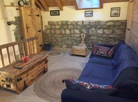 La Lauze village house in Clarée Valley 4P，位于Val-des-Prés的酒店