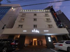 The Hyoosik Aank Hotel Daejeon Yongjeon 1st Branch，位于大田大东天空公园附近的酒店