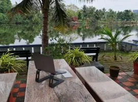 Muralee's Riverside Villa in Kochi