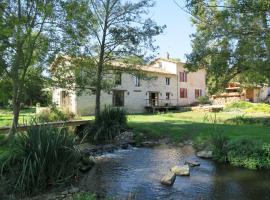Le Moulin de Charzay, éco-gîte familial en Deux-Sèvres, Nouvelle Aquitaine，位于Mazières-sur-Béronne的酒店