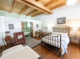 Leo Guest House