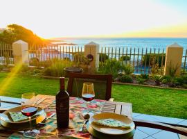 Sage at Whale Cove - Sea Facing Apartment，位于德克尔德斯的酒店