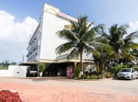 Hotel Highway Grand，位于Nedumbalam的酒店