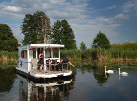 HAVEL-Cruiser Hausboot-Flöße mit Stil，位于哈弗尔河畔勃兰登堡的酒店