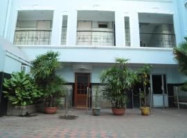 Hotel Selvies，位于Thiruvārūr的酒店