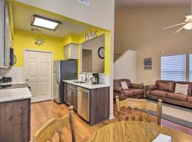 Walk to Lake Family Gem with Pool Access in Afton，位于Afton的酒店
