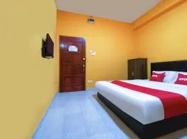 Super OYO 90039 Coop Hotel Kangar