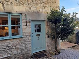 Market Place Cottage, Tetbury, Cotswolds Grade II Central location，位于泰特伯里的酒店