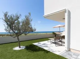 Crowonder Beachfront Reiterer Villa V3 with Jacuzzi 30 meters from the Beach