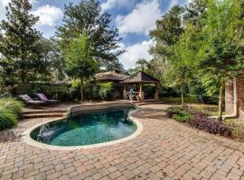 English Cottage Pool Home Florida Style，位于橘园的酒店