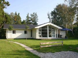 10 person holiday home in Gr sted，位于Udsholt Sand的度假屋