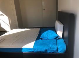 room in Maroochydore close to everything，位于玛志洛的酒店