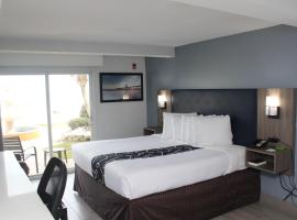 代托纳比奇海滨拉金塔旅馆及套房，位于代托纳海滩的酒店