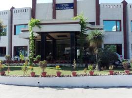 Hotel Grand Chinaar by Ramagya，位于Baddi的酒店