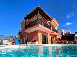 Luxury 5 star Villa Violetta with amazing sea view, jacuzzi and heated pool，位于圣阿古斯丁的别墅