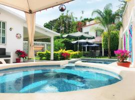 Preciosa Casa Maya Alberca y Jacuzzi Jiutepec Cuernavaca，位于休特佩克的酒店