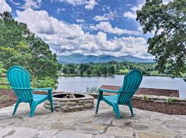 Studio with Patio Access and View on Lake Junaluska!，位于Lake Junaluska的酒店