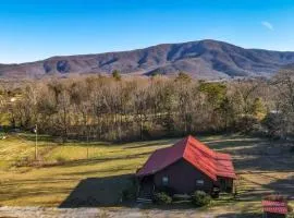 Beautiful View! Log cabin,Fireplace,Hot Tub,Arcade,Pool,Fishing