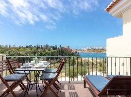 Front line townhouse n 9 in Ferragudo sea views，位于费拉古多的度假屋