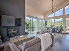 Fire Pit, Deck and Mtn Views Upscale Pine Cabin!