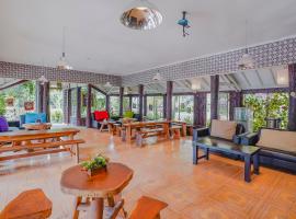 RedDoorz Plus near Tapal Kuda Cugenang Cianjur，位于展玉的酒店