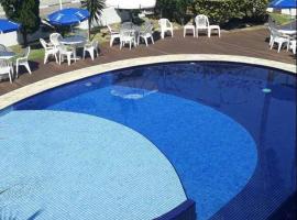 Charme Hotel Guarujá Frente Mar，位于瓜鲁雅的酒店