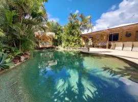 Hawaiian Escape on the Sunshine Coast, pet friendly