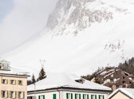 贝勒维酒店，位于圣贝纳迪诺畔卡勒斯滑雪缆车附近的酒店