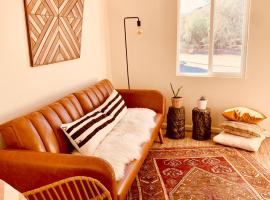 Casa Agave: Comfy Joshua Tree Cottage With Free Breakfast Bar，位于约书亚树的酒店