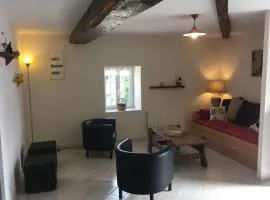 logement indépendant LE POULAILLER proche Guédelon