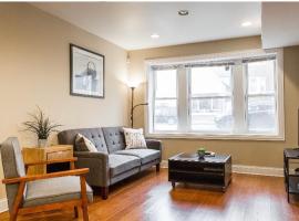 Entire Modern 2 Bedroom Apartment，位于芝加哥的酒店