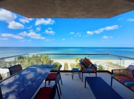 Ocean views from all the bedrooms of this Deluxe beachfront Condo, Paradise，位于希克苏鲁伯的公寓