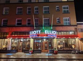 Hotel Elliott，位于阿斯托里亚俄勒冈电影博物馆附近的酒店